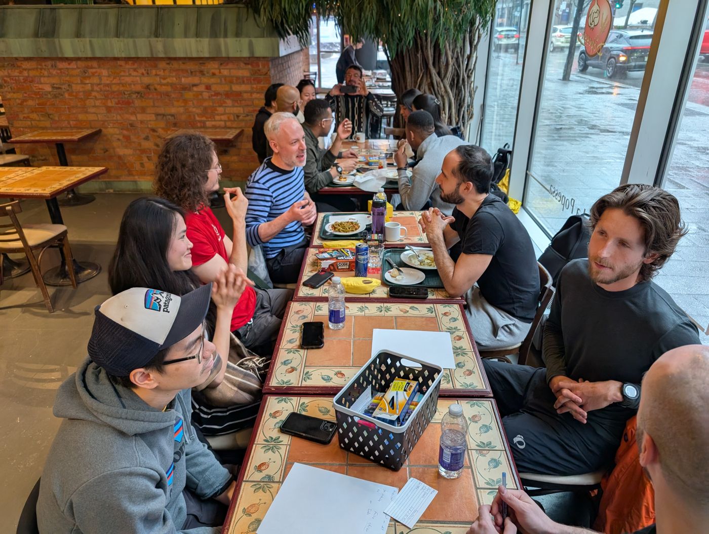 Members of the Pâtes et Parle community practising French together in Montréal