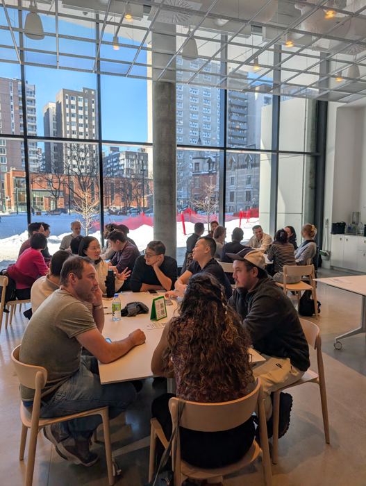 People playing games and speaking French at a Pâtes et Parle meetup in Montréal
